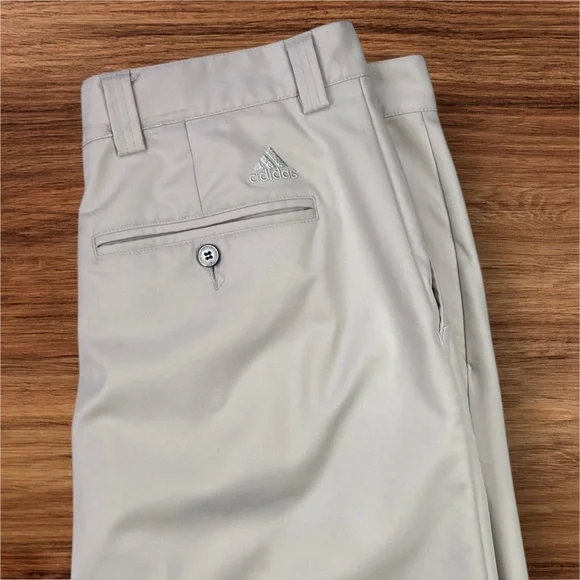 Adidas Men’s 9” Cream Performance Shorts. Pleated Front. Tag Size 34 - Picture 2 of 11